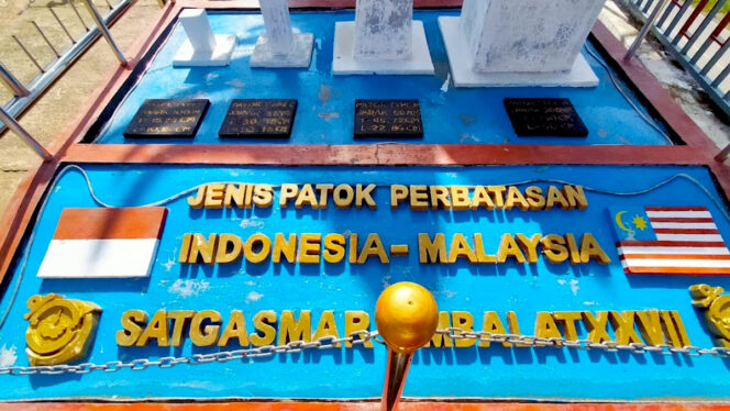 
 Tugu Garuda Perkasa, tapal batas Indonesia-Malaysia, yang berada di Desa Aji Kuning, Kecamatan Sebatik Tengah. (Foto: Tun Teja)
