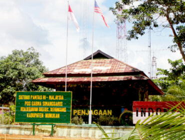 Pos Lintas Perbatasan Indonesia - Malaysia di Desa Sekaduyan Taka, Kecamatan Sei Menggaris. (Foto: Perary Partadiharja)
