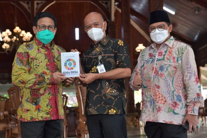 
 Menteri Desa PDTT RI, Abdul Halim Iskandar menemui Bupati Jepara pada kunjungan kerja ke Jepara, Jawa Tengah, Indonesia. Foto : Kemendesa PDTT RI