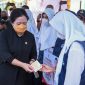 Puan Maharani Serahkan Bantuan PIP dan BLT UMKM